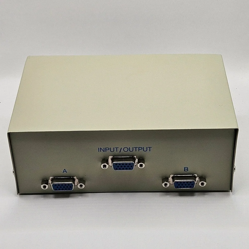 Manhattan Data Switch 150576 Beige VGA HD15 2-Port Manual A/B Box Shielded Metal